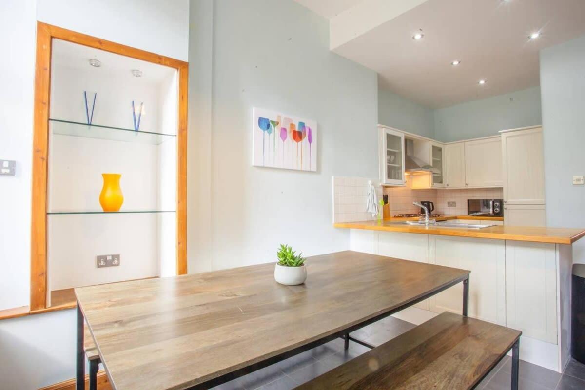 Modern, Light-Filled And Sleek West End Apartment Glasgow Exterior photo